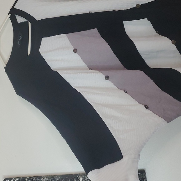 Ming Wang Asymmetrical Striped Batwing Top One Size Button Design - Picture 4 of 12